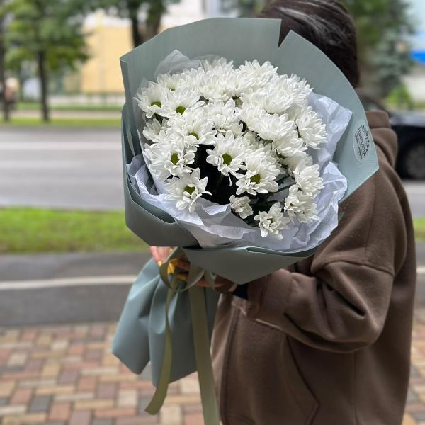 Букет из кустовых хризантем "Снежная заря "