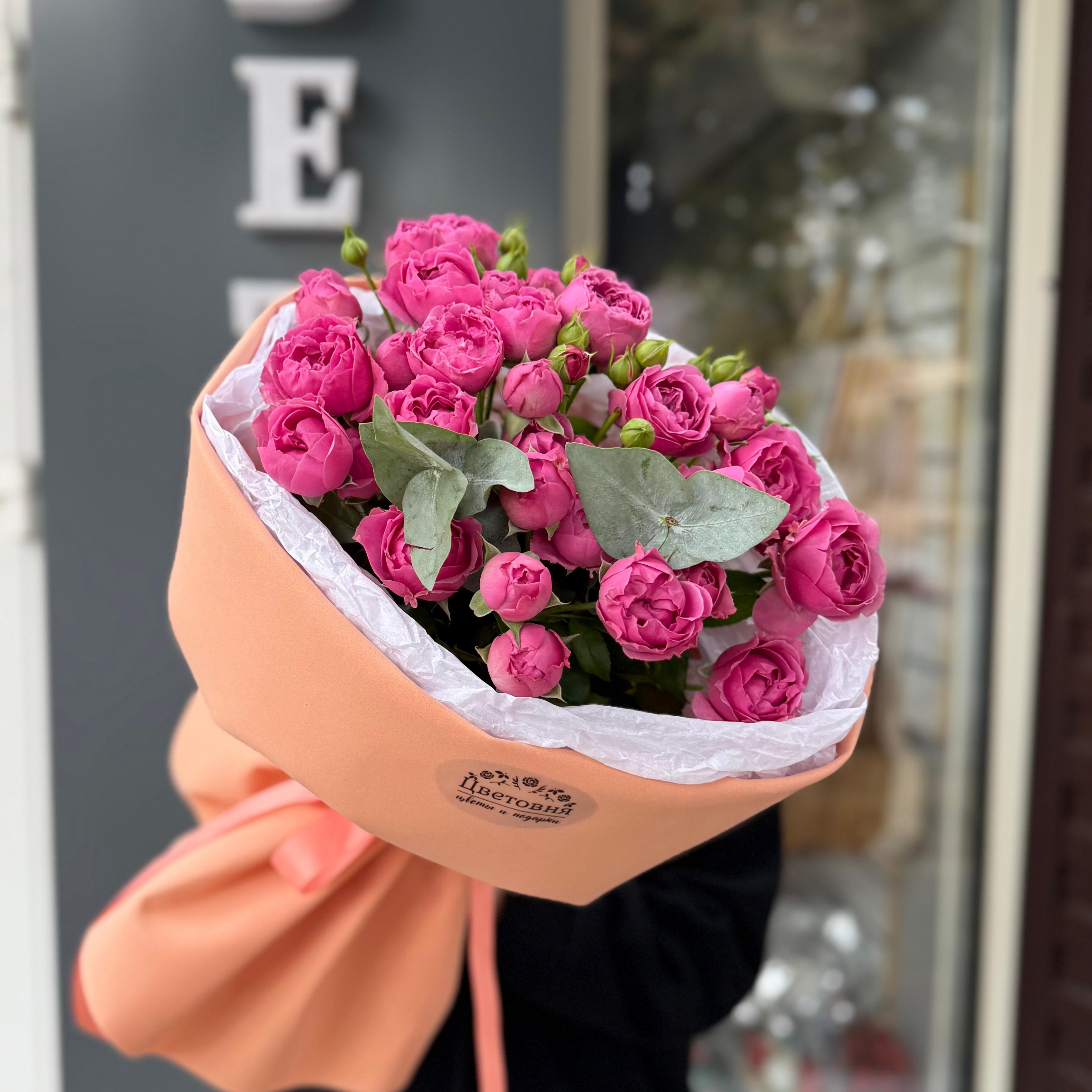 Букет из пионовидных кустовых роз  "Мисти"